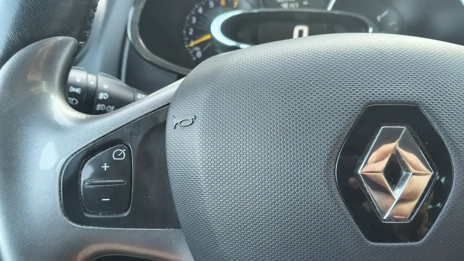 RENAULT Clio -