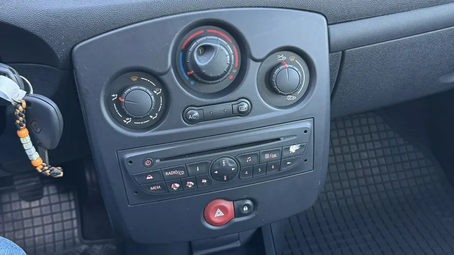 RENAULT Clio -
