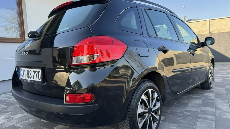 RENAULT Clio -