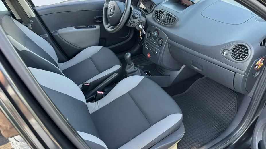 RENAULT Clio -