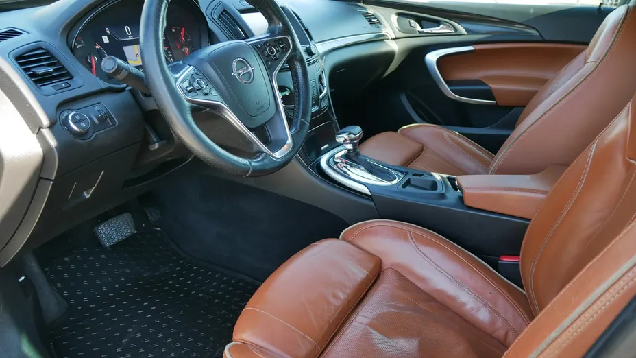 OPEL Insignia -