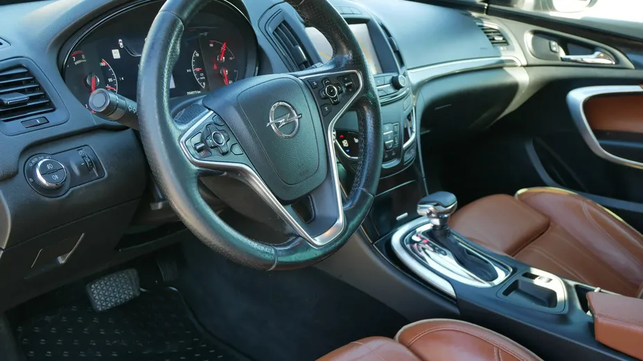 OPEL Insignia -