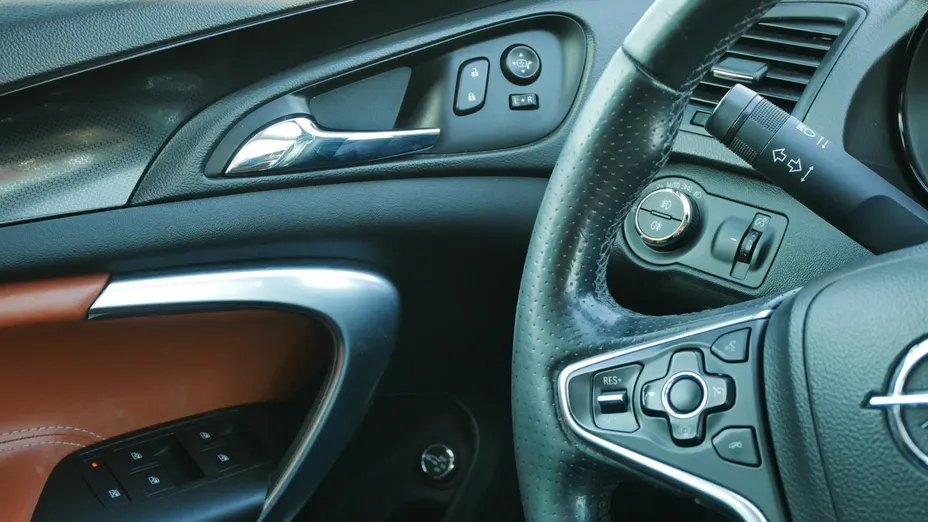 OPEL Insignia -