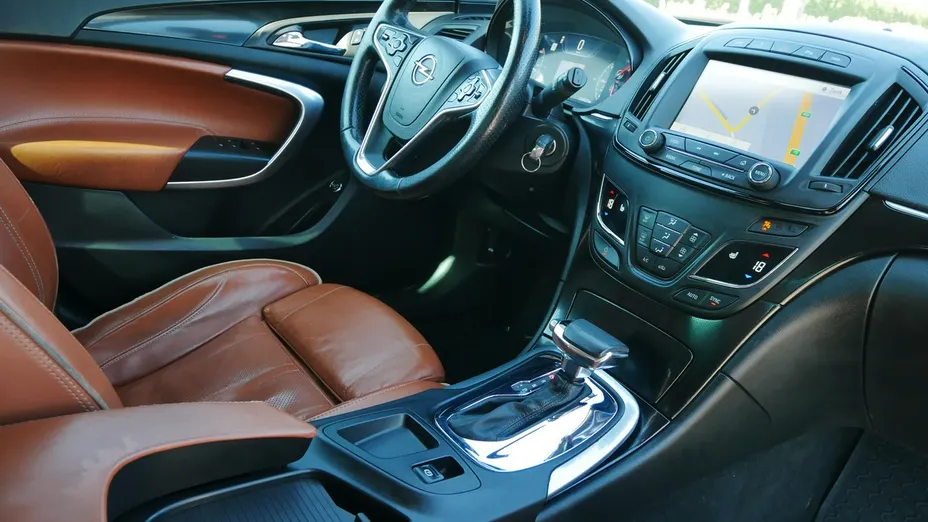 OPEL Insignia -
