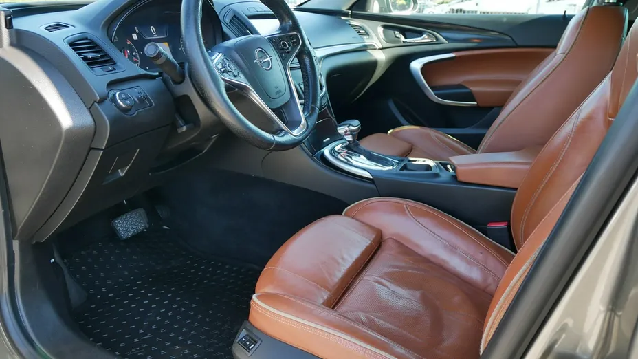 OPEL Insignia -