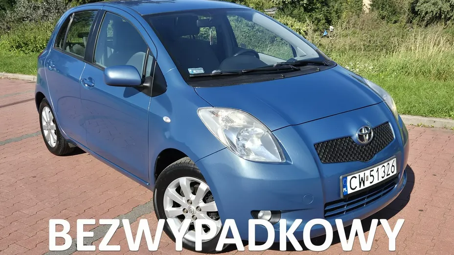 TOYOTA Yaris -