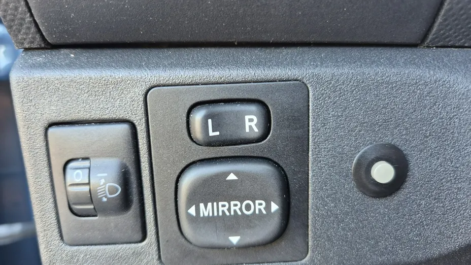 TOYOTA Yaris -