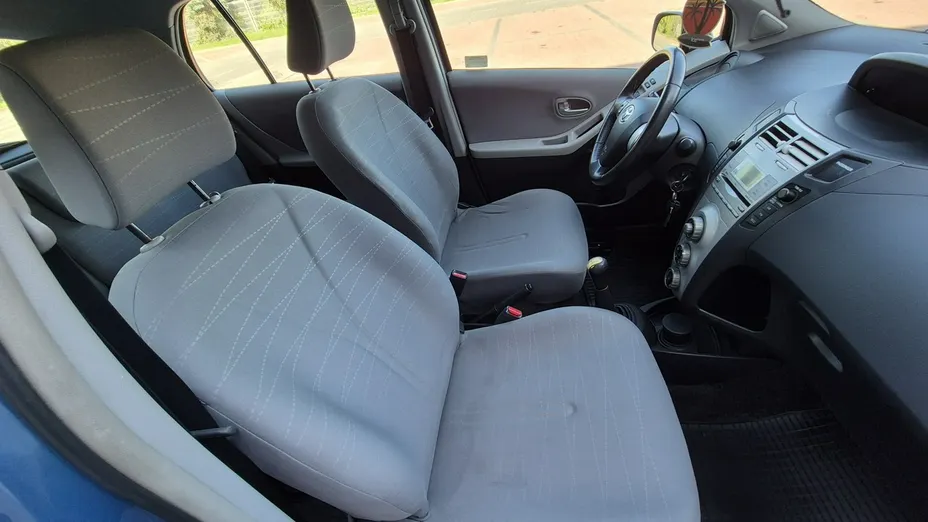 TOYOTA Yaris -