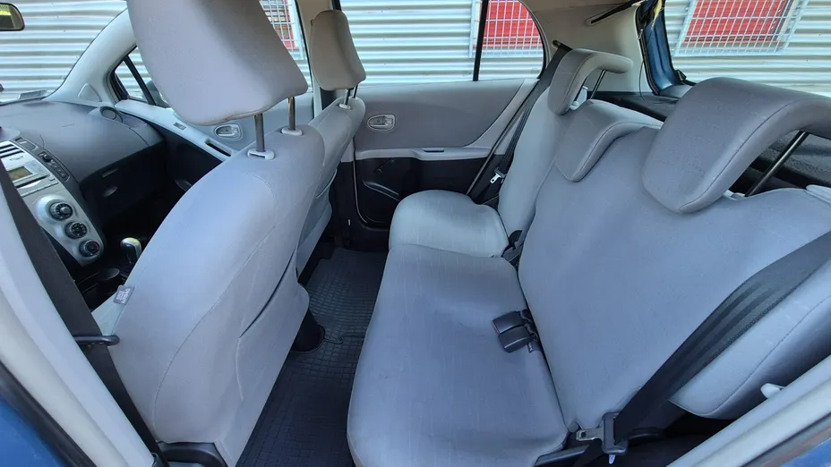 TOYOTA Yaris -