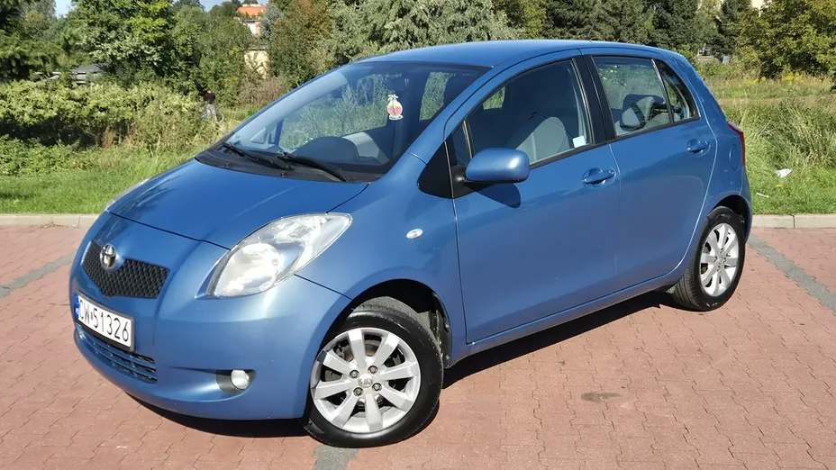 TOYOTA Yaris -