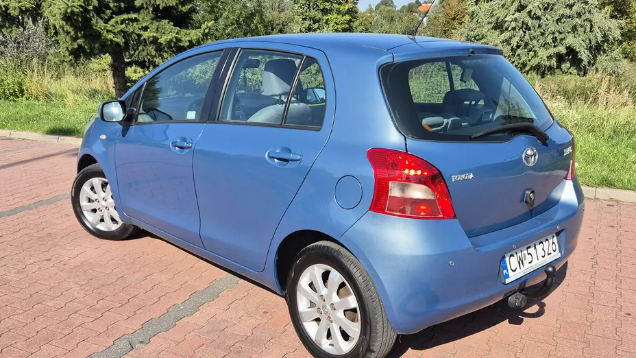 TOYOTA Yaris -
