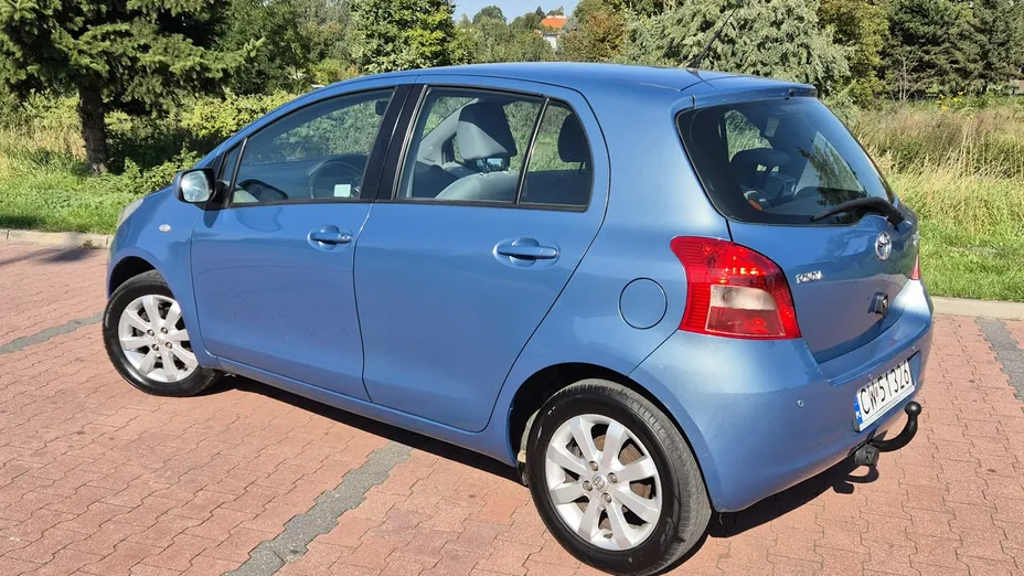 TOYOTA Yaris -