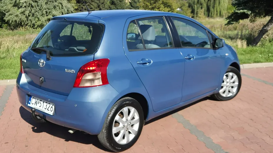 TOYOTA Yaris -
