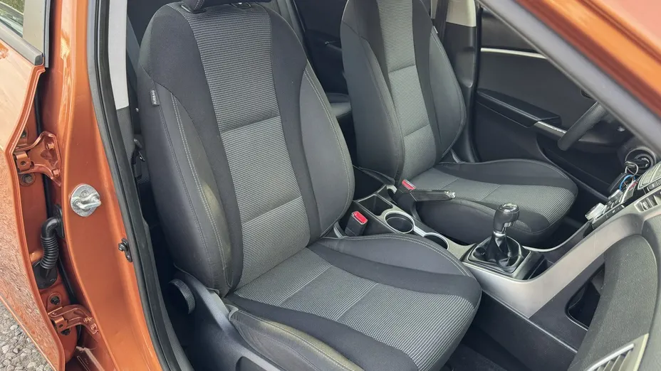 HYUNDAI i30 -