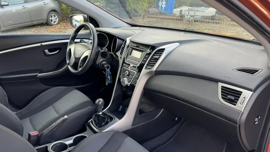 HYUNDAI i30 -