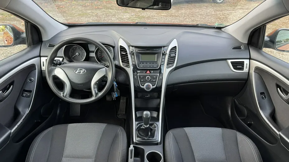 HYUNDAI i30 -
