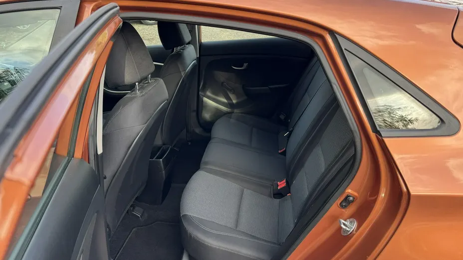 HYUNDAI i30 -
