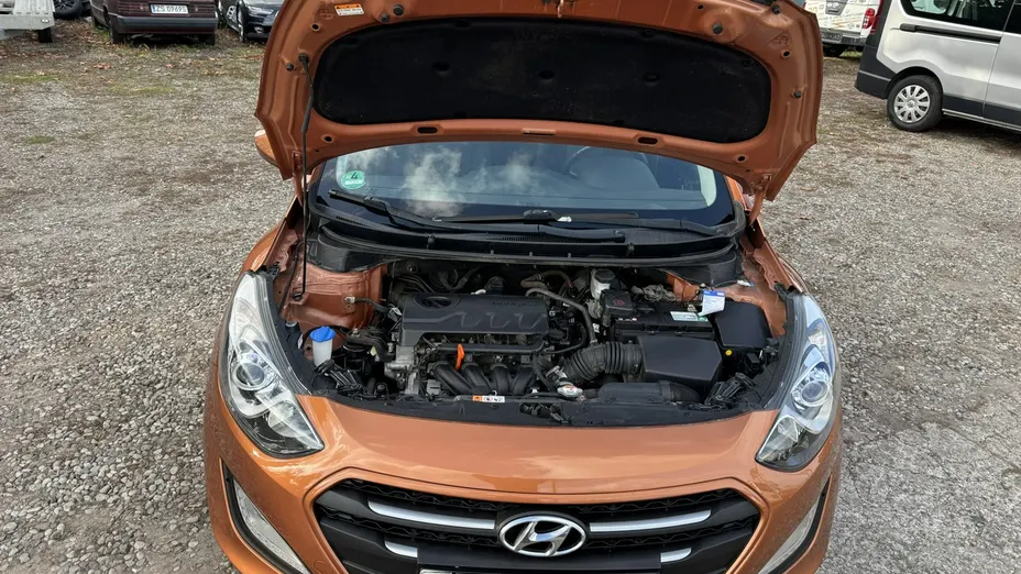 HYUNDAI i30 -