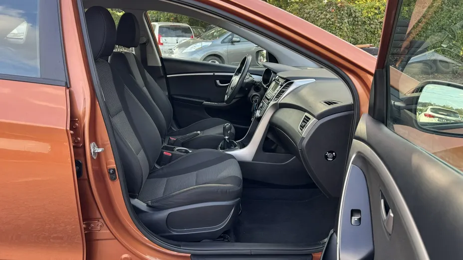 HYUNDAI i30 -