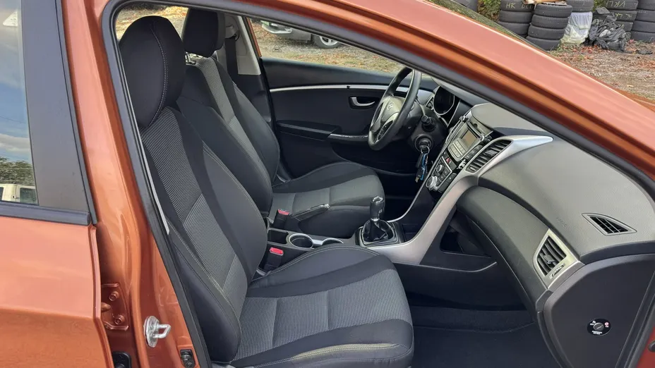 HYUNDAI i30 -