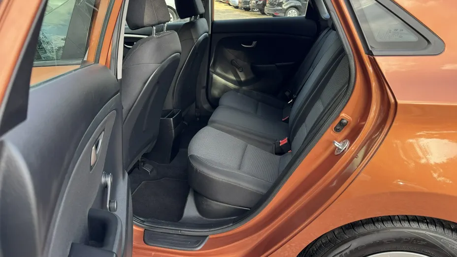 HYUNDAI i30 -