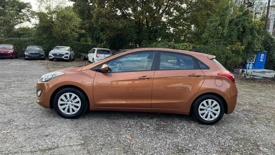 HYUNDAI i30 -