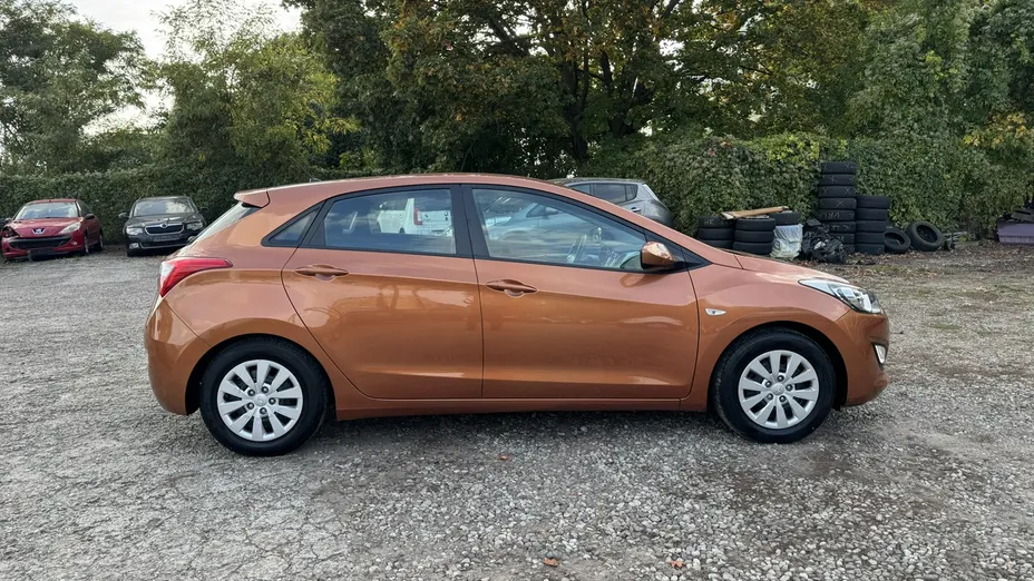 HYUNDAI i30 -