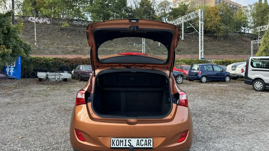 HYUNDAI i30 -