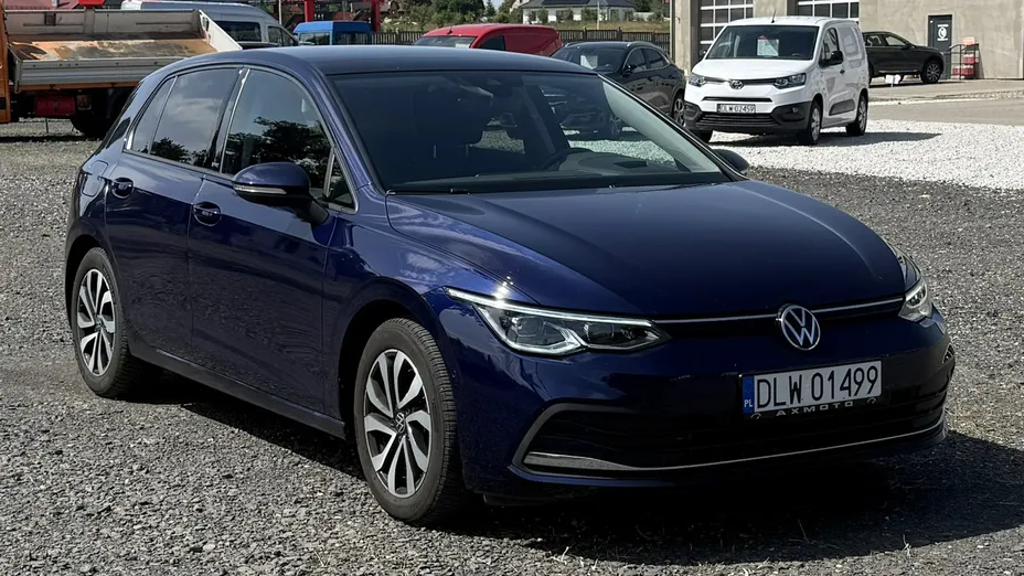 VOLKSWAGEN Golf -