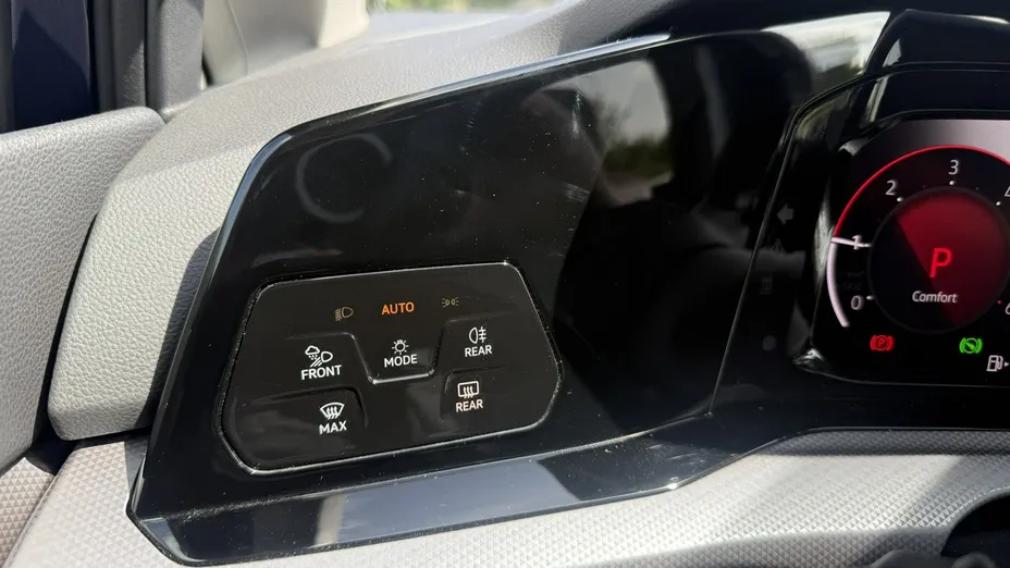 VOLKSWAGEN Golf -