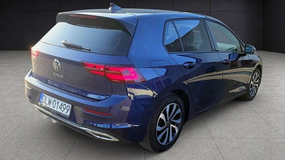 VOLKSWAGEN Golf -
