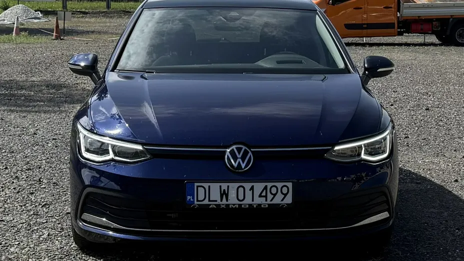 VOLKSWAGEN Golf -