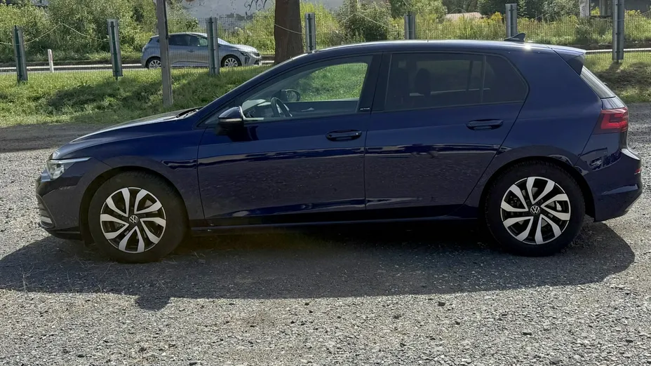 VOLKSWAGEN Golf -
