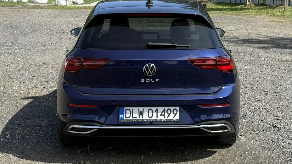 VOLKSWAGEN Golf -