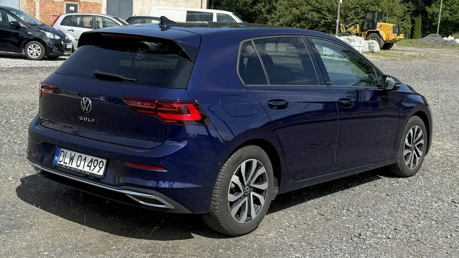 VOLKSWAGEN Golf -