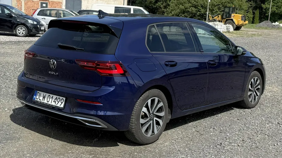 VOLKSWAGEN Golf -