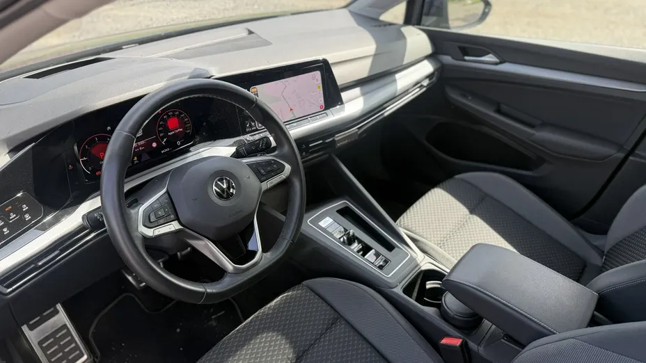 VOLKSWAGEN Golf -