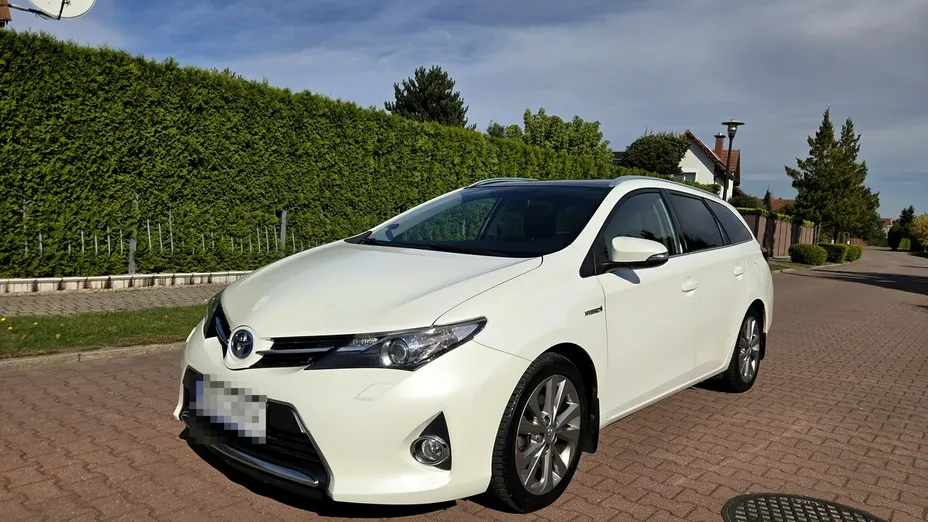 TOYOTA Auris -