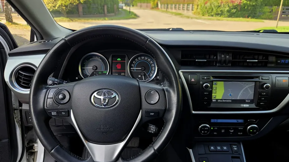 TOYOTA Auris -