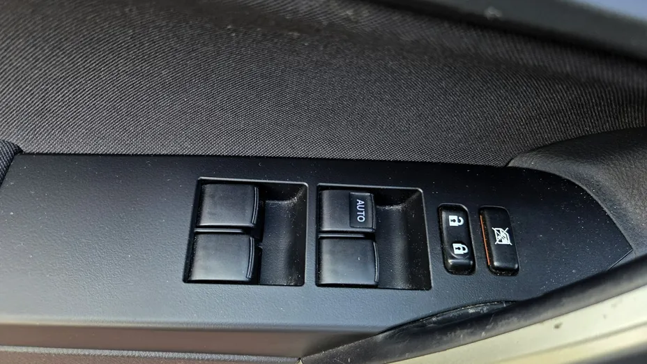 TOYOTA Auris -