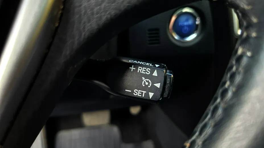 TOYOTA Auris -