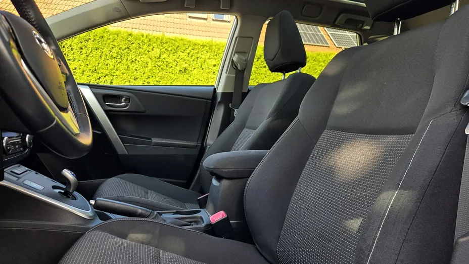 TOYOTA Auris -