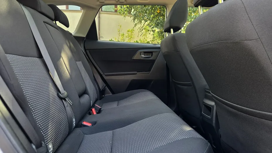 TOYOTA Auris -