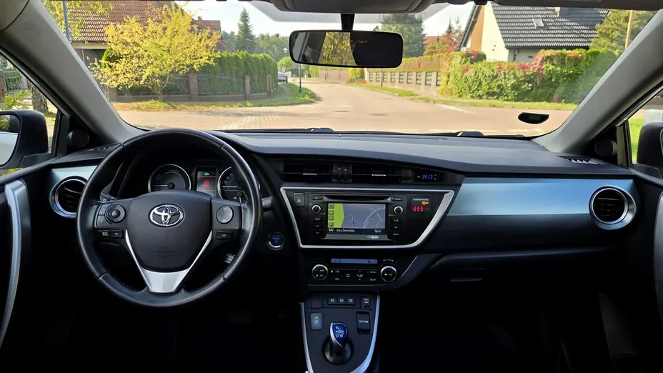 TOYOTA Auris -