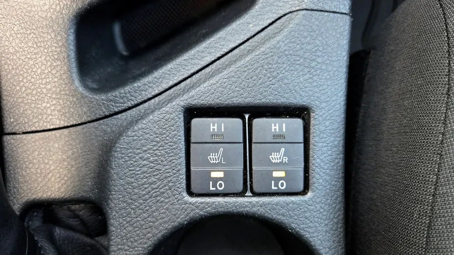 TOYOTA Auris -