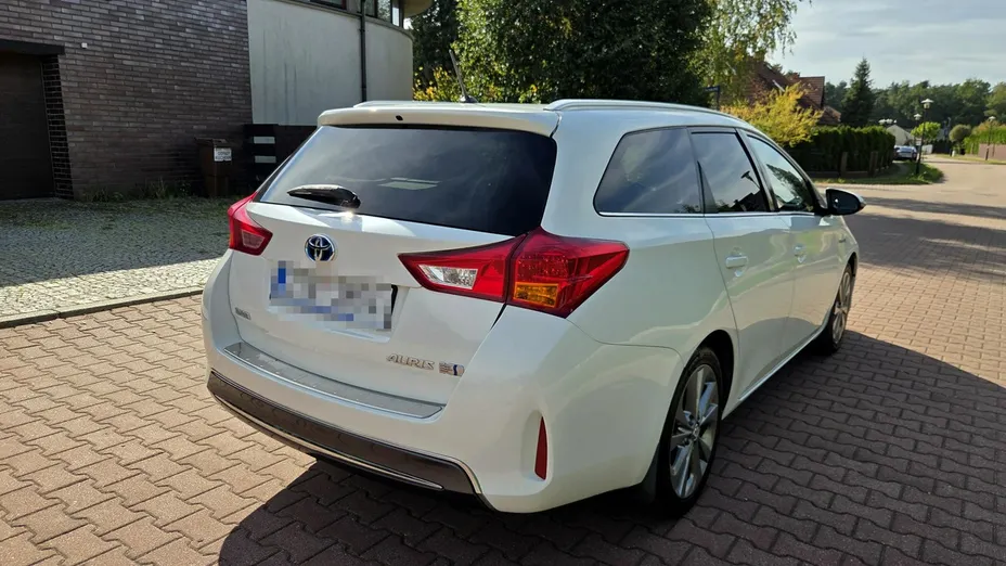 TOYOTA Auris -