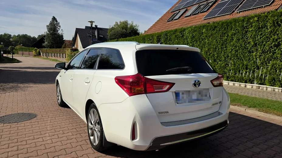 TOYOTA Auris -