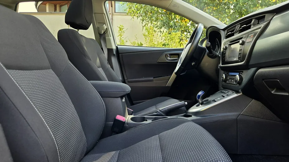 TOYOTA Auris -