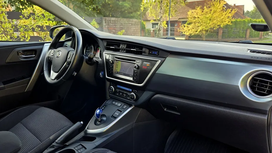TOYOTA Auris -