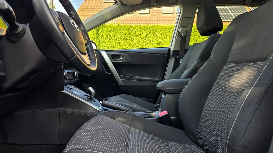 TOYOTA Auris -